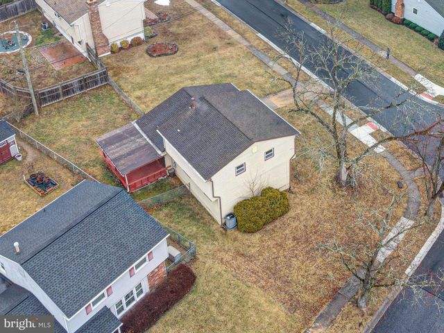 214 DARWIN DR, Newark, DE 19711