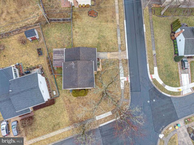 214 DARWIN DR, Newark, DE 19711