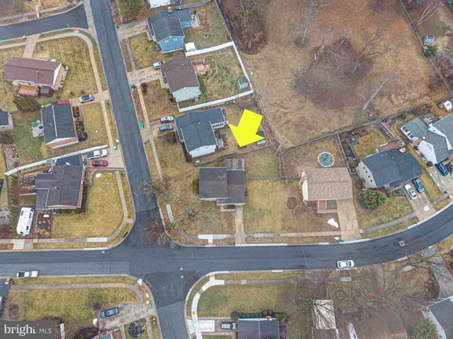 214 DARWIN DR, Newark, DE 19711