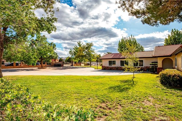 2257 West Avenue N8, Palmdale, CA 93551