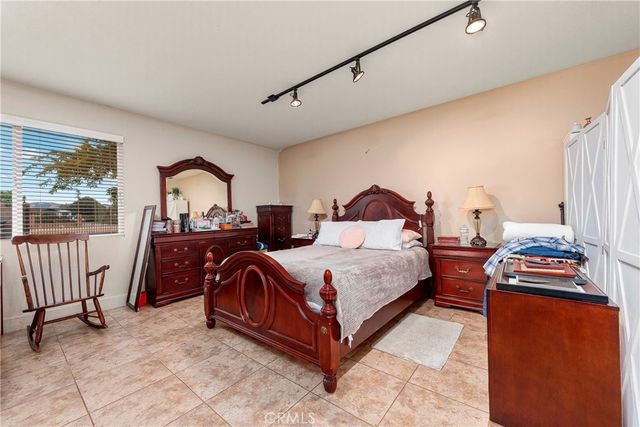 2257 West Avenue N8, Palmdale, CA 93551