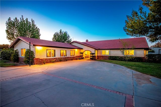2257 West Avenue N8, Palmdale, CA 93551