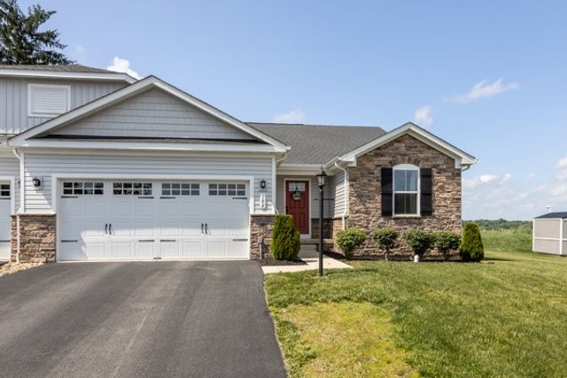 106 Jessica Ct, Chippewa Twp, PA 15010