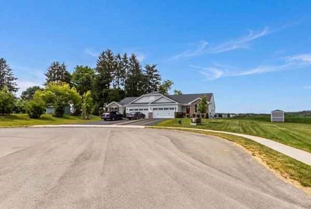 106 Jessica Ct, Chippewa Twp, PA 15010