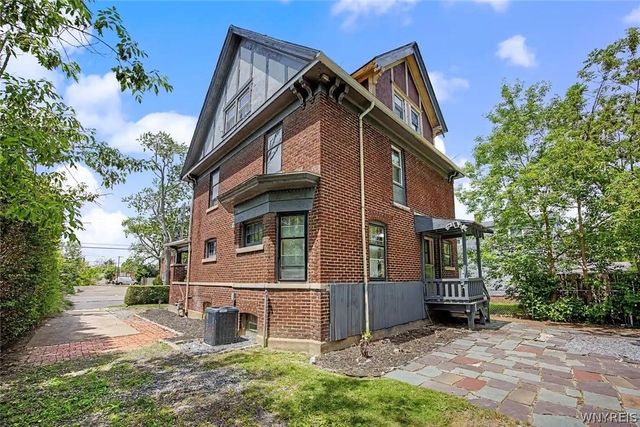 1623 10th Street, Niagara Falls, NY 14305
