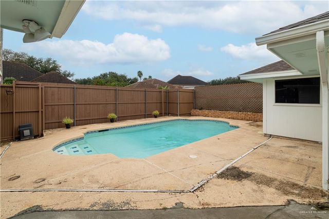 313 Xanthisma Avenue, Mcallen, TX 78504