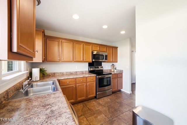 2208 Hiwassee Drive, Kingsport, TN 37664