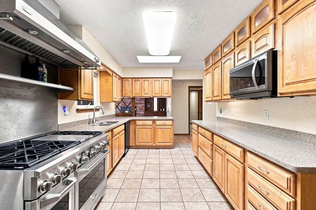 1301 Ridgecrest Loop SE, Albuquerque, NM 87108