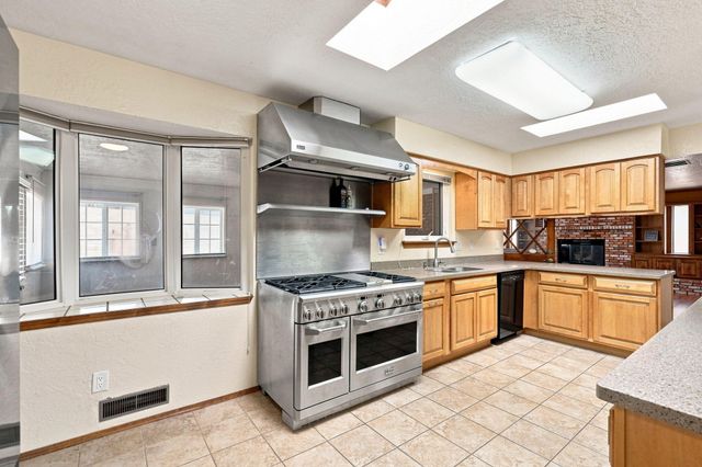 1301 Ridgecrest Loop SE, Albuquerque, NM 87108