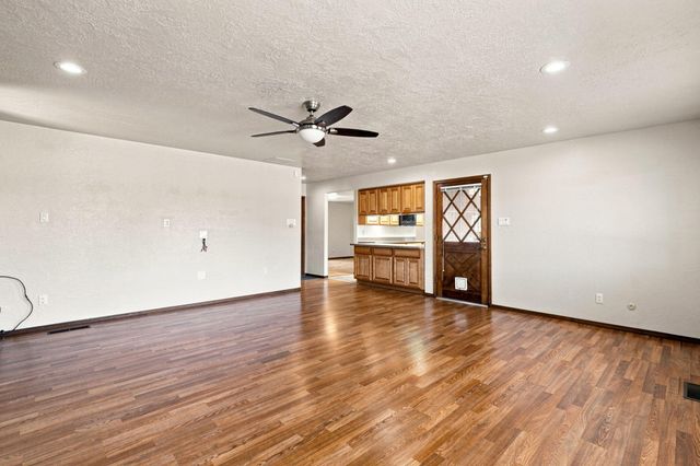 1301 Ridgecrest Loop SE, Albuquerque, NM 87108