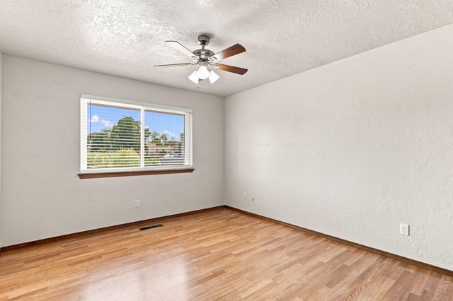 1301 Ridgecrest Loop SE, Albuquerque, NM 87108