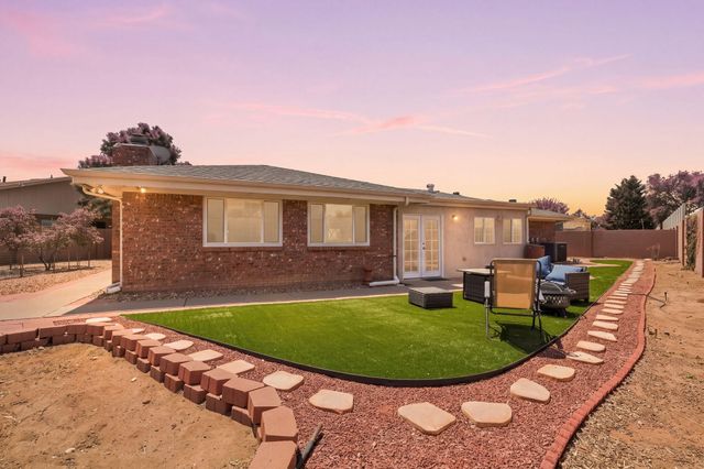 1301 Ridgecrest Loop SE, Albuquerque, NM 87108