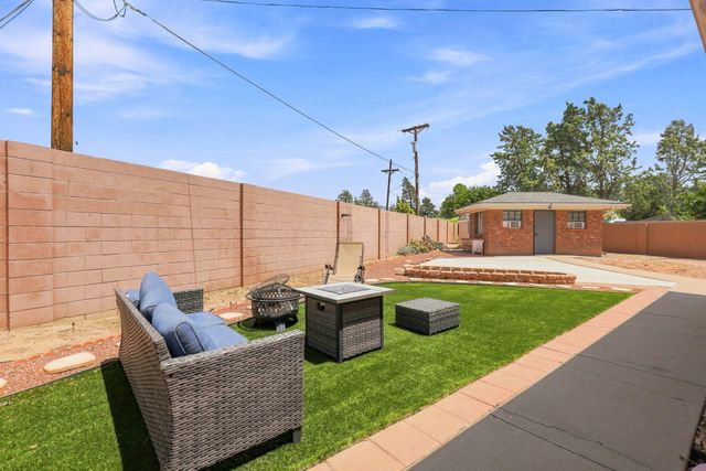 1301 Ridgecrest Loop SE, Albuquerque, NM 87108
