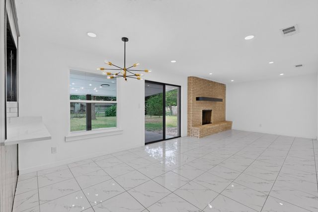 2821 Mccarley Drive, Commerce, TX 75428