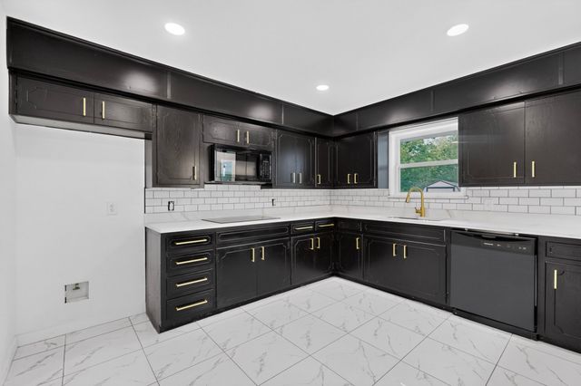 2821 Mccarley Drive, Commerce, TX 75428