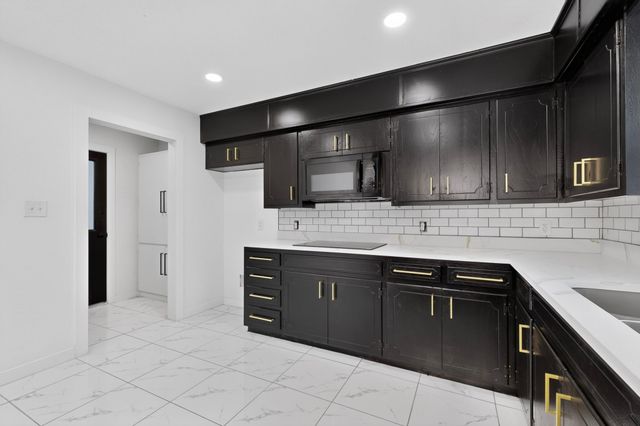 2821 Mccarley Drive, Commerce, TX 75428