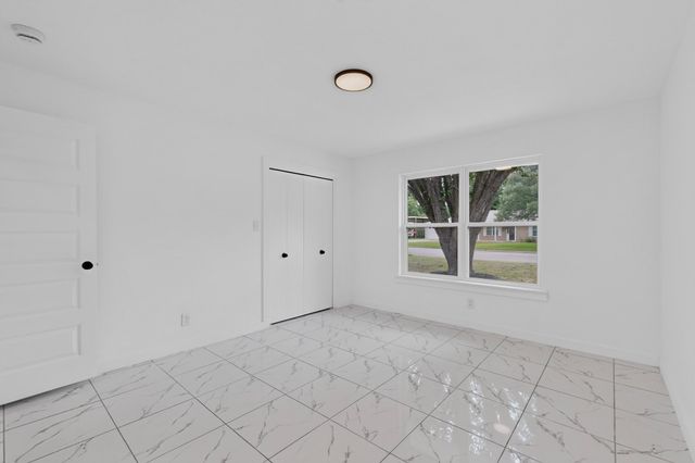 2821 Mccarley Drive, Commerce, TX 75428