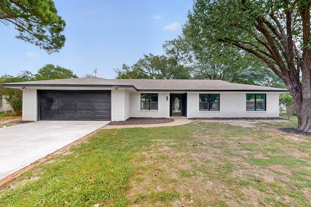 2821 Mccarley Drive, Commerce, TX 75428