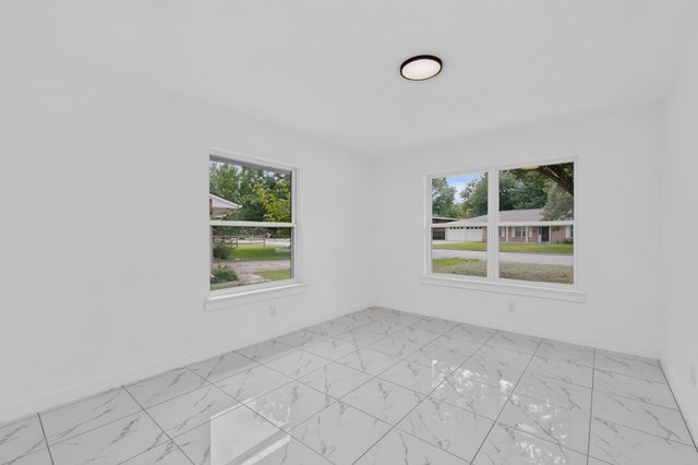 2821 Mccarley Drive, Commerce, TX 75428