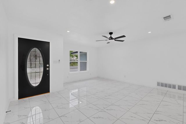 2821 Mccarley Drive, Commerce, TX 75428