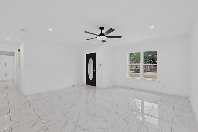 2821 Mccarley Drive, Commerce, TX 75428