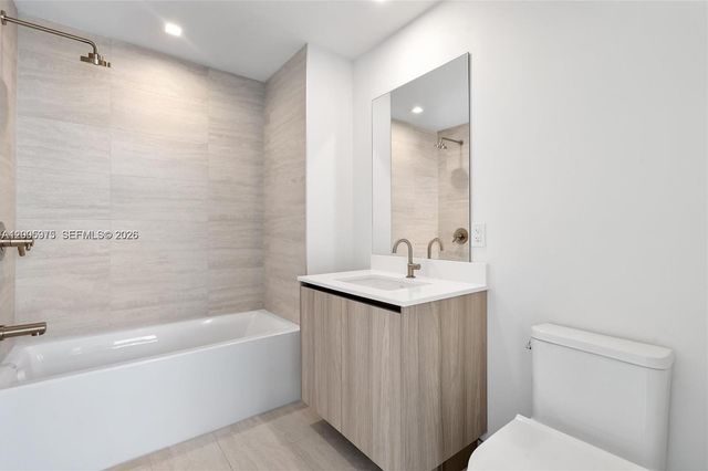 77 SE 5th St 4106, Miami, FL 33131