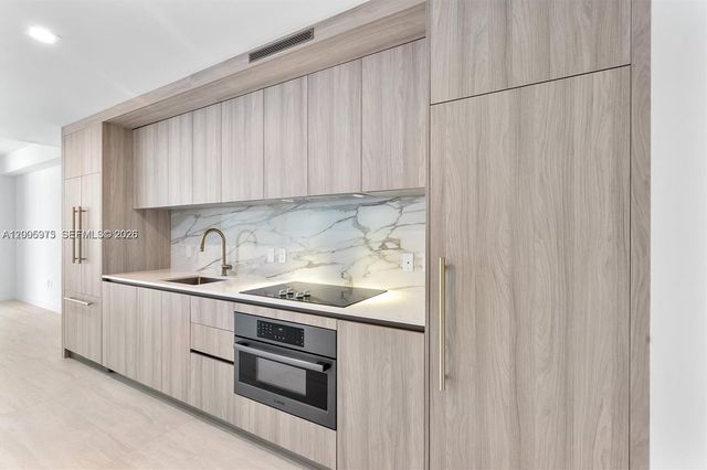 77 SE 5th St 4106, Miami, FL 33131