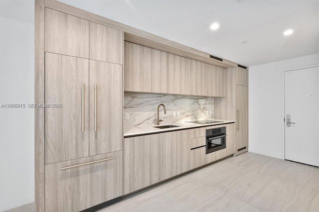 77 SE 5th St 4106, Miami, FL 33131