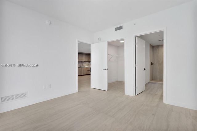 77 SE 5th St 4106, Miami, FL 33131