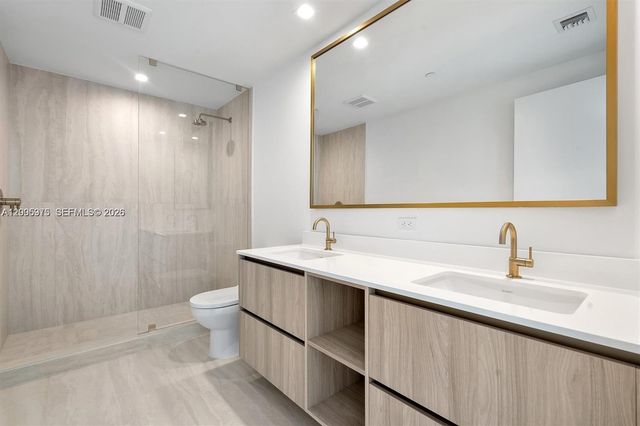 77 SE 5th St 4106, Miami, FL 33131