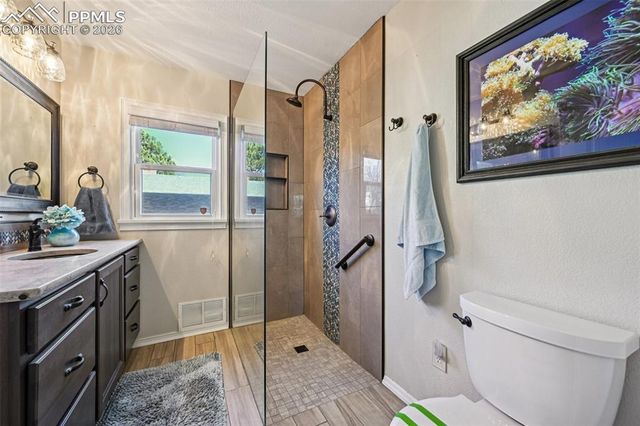 1055 N 18th Street, Colorado Springs, CO 80904