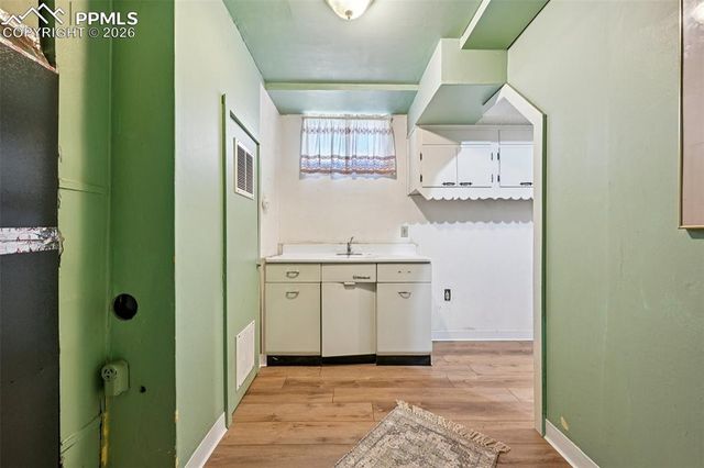 1055 N 18th Street, Colorado Springs, CO 80904