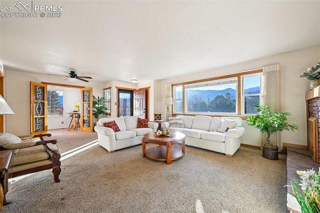 1055 N 18th Street, Colorado Springs, CO 80904