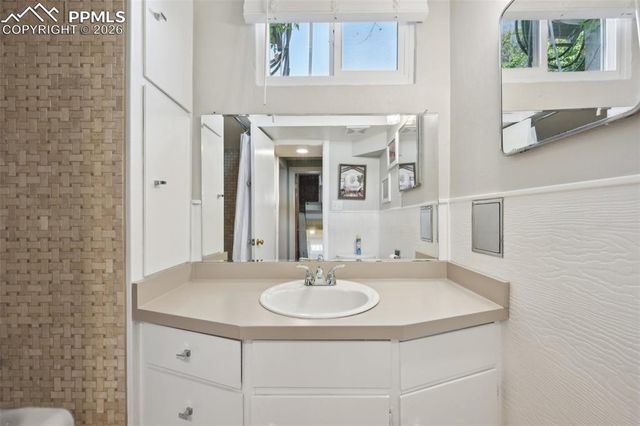 1055 N 18th Street, Colorado Springs, CO 80904