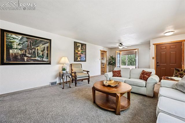 1055 N 18th Street, Colorado Springs, CO 80904