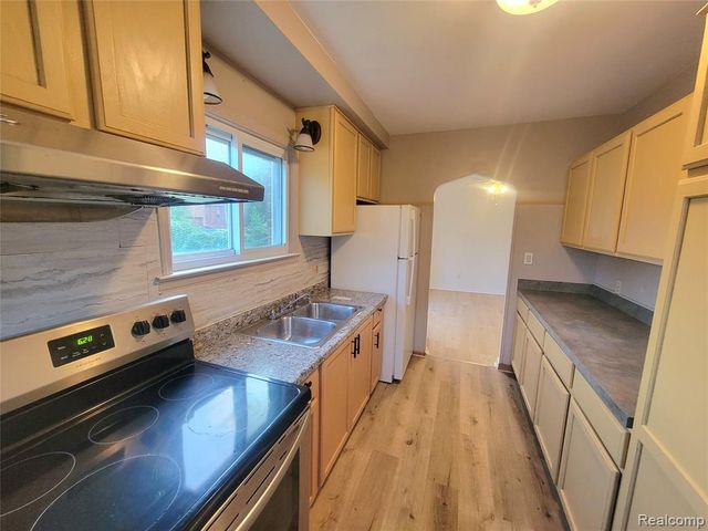 8238 Fisher Avenue, Warren, MI 48089