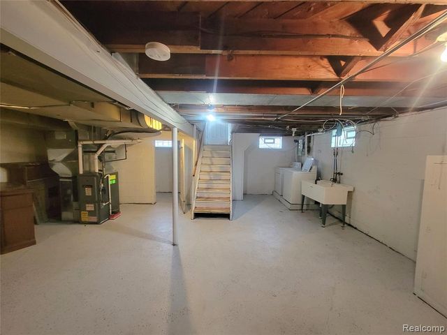 8238 Fisher Avenue, Warren, MI 48089
