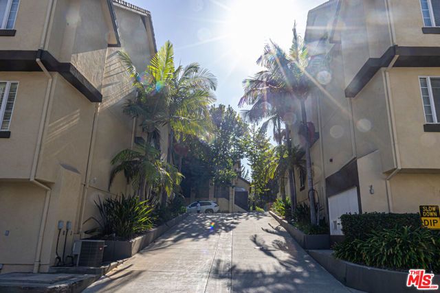 4600 Don Lorenzo Drive 4, Los Angeles, CA 90008