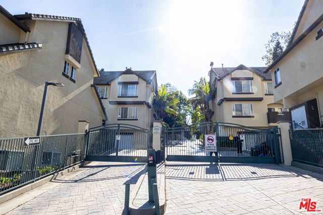 4600 Don Lorenzo Drive 4, Los Angeles, CA 90008