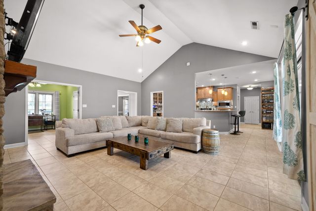 6091 Harmony Grove Rd, Hopkinsville, KY 42240