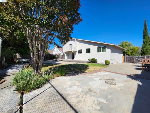 18775 E Cavendish Dr, Castro Valley, CA 94552