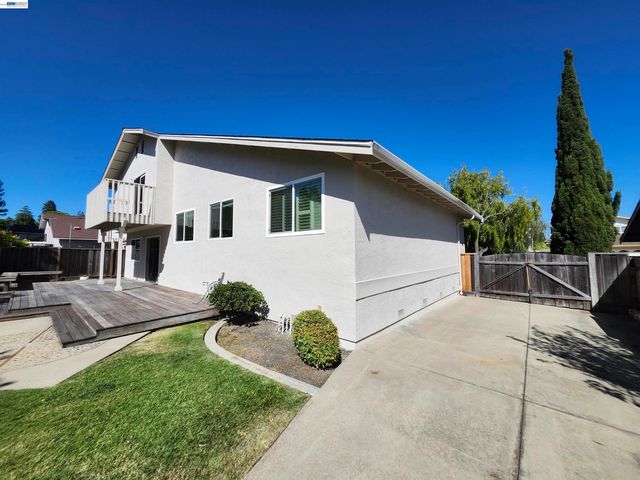 18775 E Cavendish Dr, Castro Valley, CA 94552