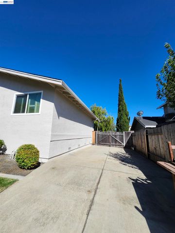 18775 E Cavendish Dr, Castro Valley, CA 94552