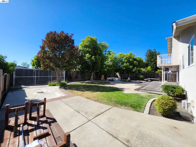 18775 E Cavendish Dr, Castro Valley, CA 94552