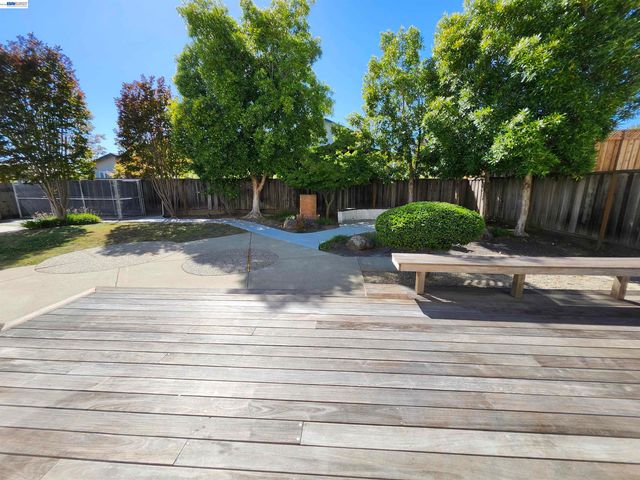 18775 E Cavendish Dr, Castro Valley, CA 94552