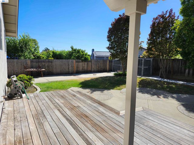 18775 E Cavendish Dr, Castro Valley, CA 94552