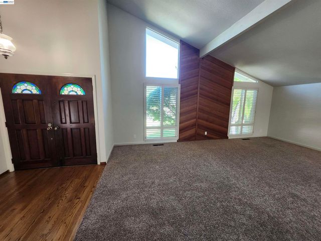 18775 E Cavendish Dr, Castro Valley, CA 94552