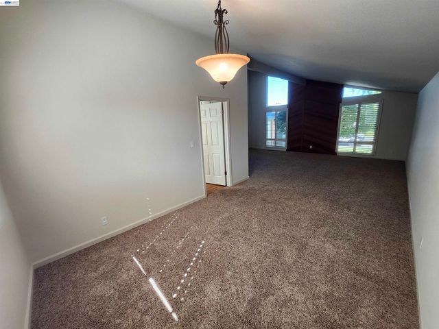 18775 E Cavendish Dr, Castro Valley, CA 94552