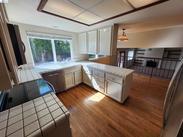 18775 E Cavendish Dr, Castro Valley, CA 94552