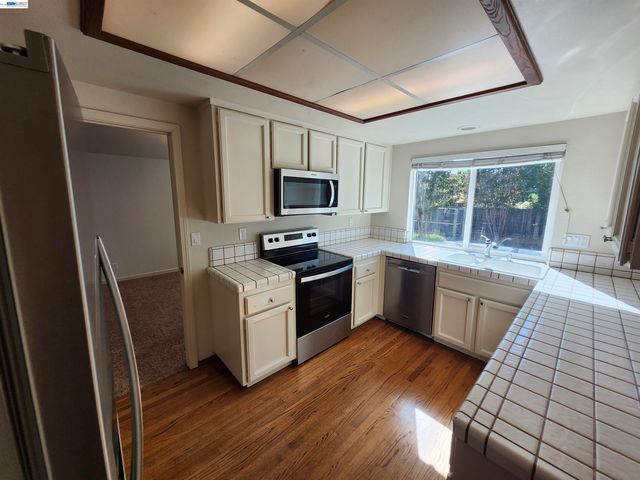 18775 E Cavendish Dr, Castro Valley, CA 94552